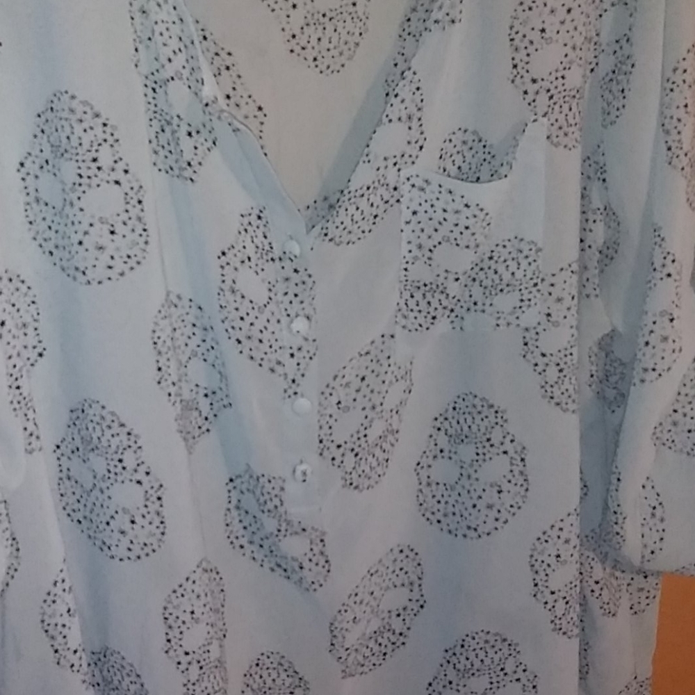 Turquoise skull shirt
